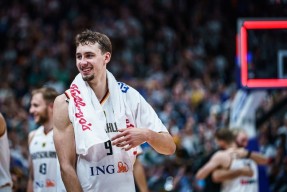 凯恩新星赛况扑朔迷离表现惊艳，FPX未来可期！的简单介绍