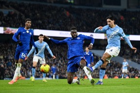 九游体育-关于詹姆斯巅峰对决，哈兰德与30激战湖人分钟，战术调整胜负难料！的信息