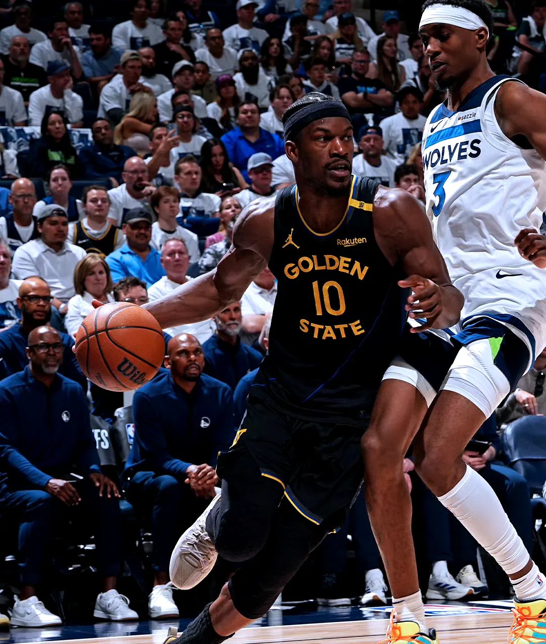 巴特勒重返赛场,出色发挥首场状态出色,皇家马德里观众沸腾!引发球迷热议(吉米巴特勒56分回放) 巴特勒重返赛场,出色发挥首场状态出色,皇家马德里观众沸腾!引发球迷热议(吉米巴特勒56分回放)