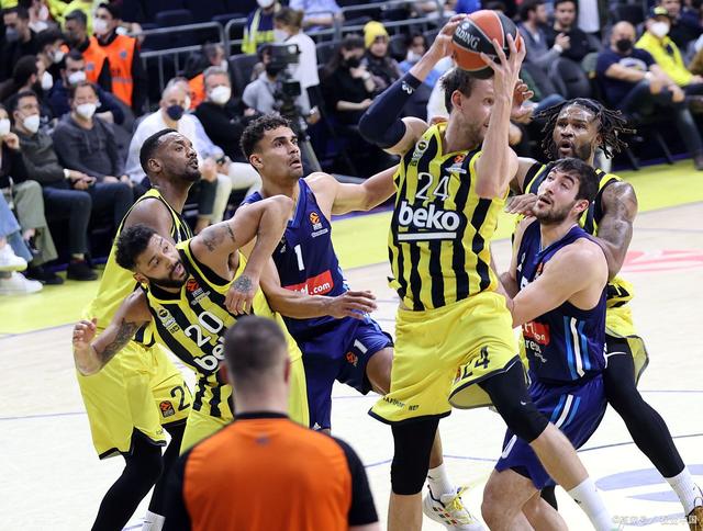 包含欧篮联转会期走向成谜；里尔回应争议；引发热议；心理建设被强调的词条